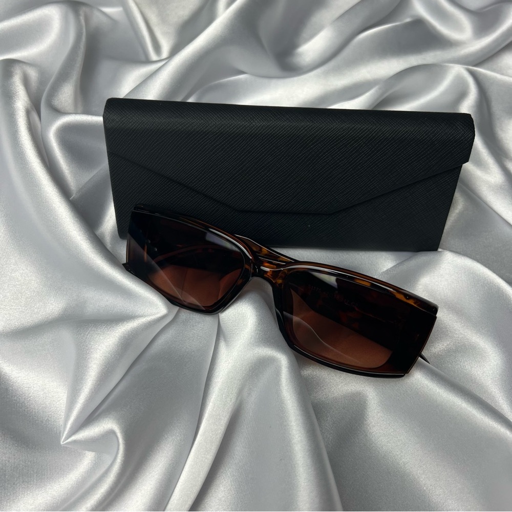 Women’s Rectangle Retro Thick Frame Cat Eye Sunglasses - Picture 4 of 6